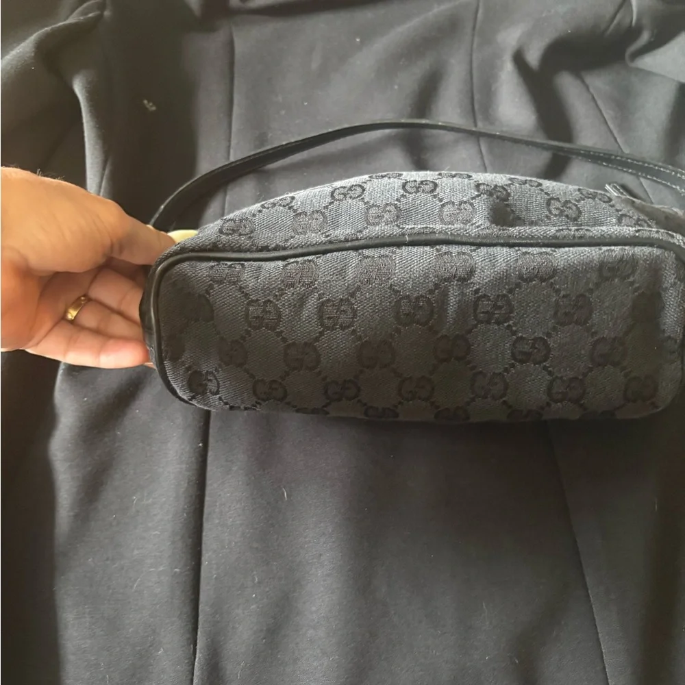 Gucci Black Shoulder Bag with Gold Hardware - Picture 5 of 7